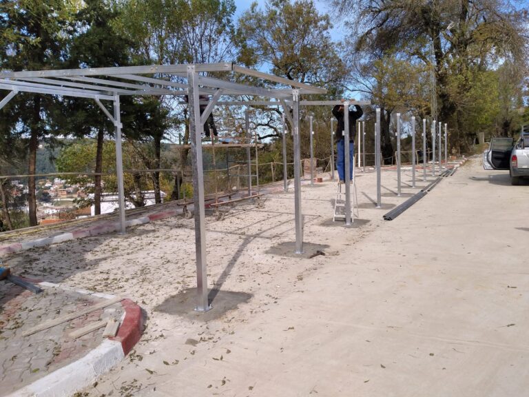 Assemblaggio, montaggio tettoia
